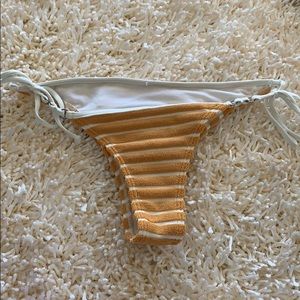 Billabong yellow tie bottoms